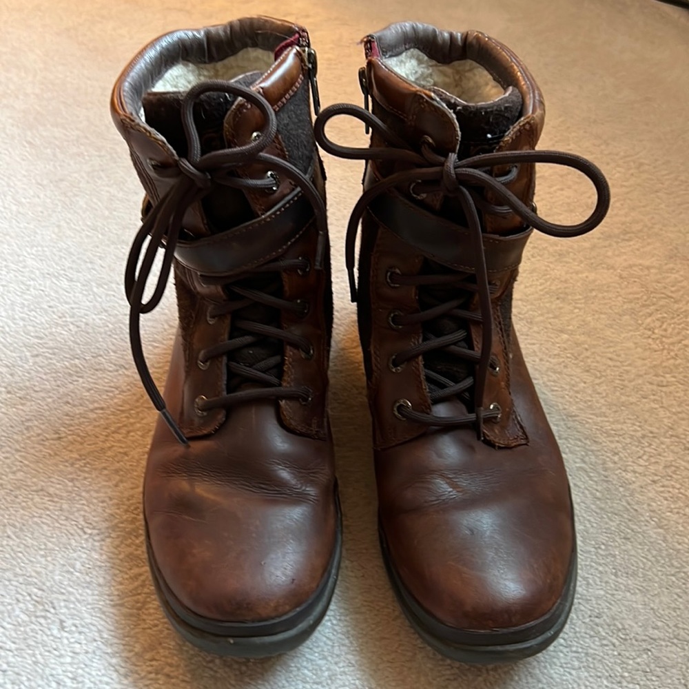 Ugh dark brown leather and felt boots.  Size 8